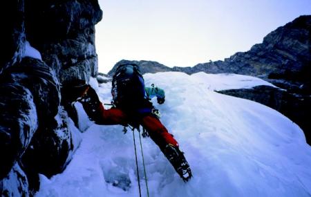 Excellent ice in the Entry Chimney at the bottom of the face